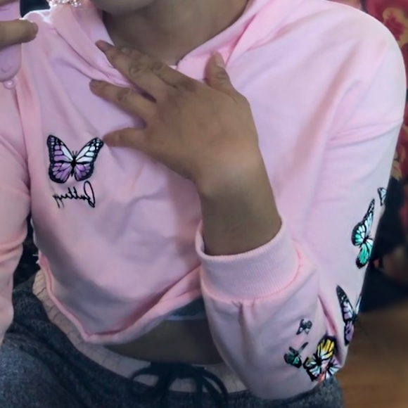 Adorable Butterfly Cropped Sweater π¦π - Picture 3 of 4